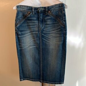 Unique and so chic - BLANKNYC Denim Pencil Skirt | Sz 26